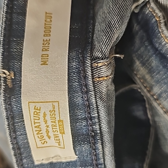 Levi's. Women's Signature Denim. Size 24. Boot Cut. NWT. - Picture 10 of 11